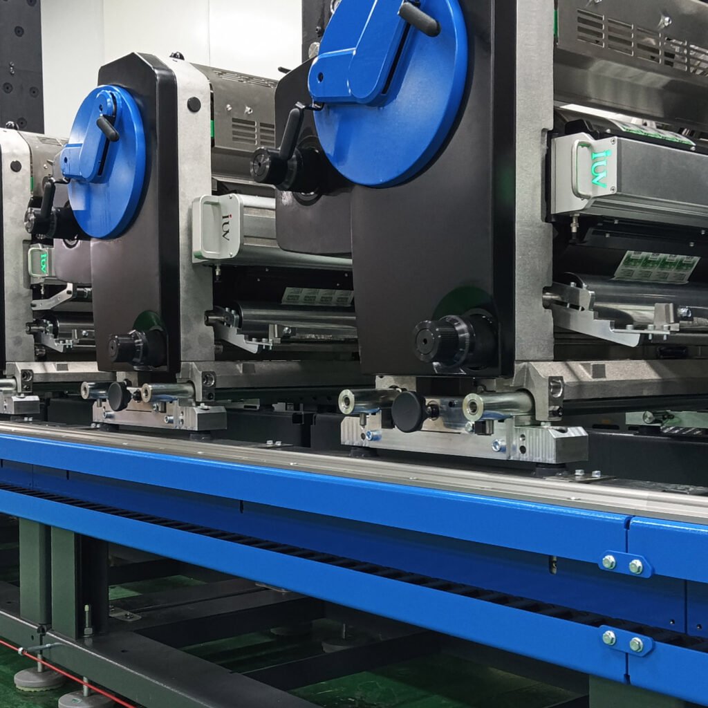 Impresión flexográfica y sistemas híbridos integración con offset y digital