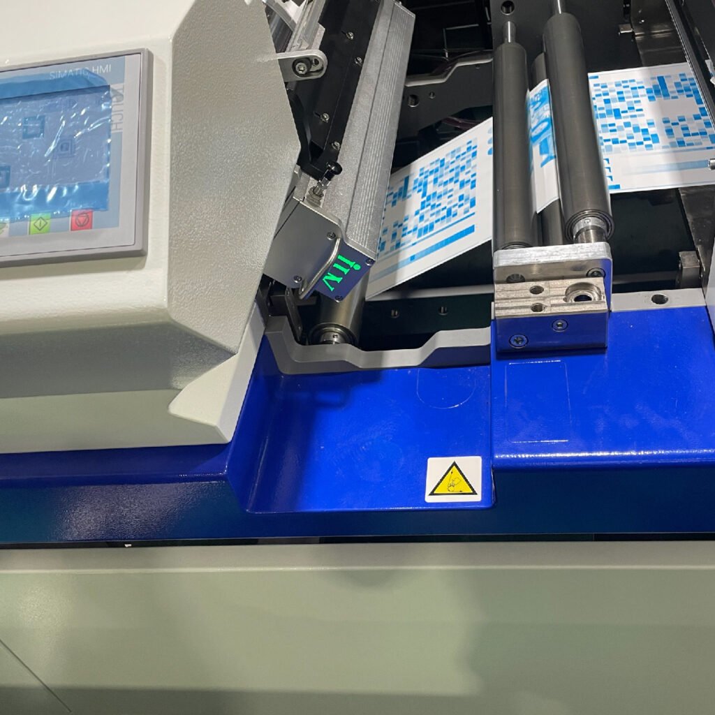 Cómo los sistemas de curado LED mejoran la calidad del color y reducen el mantenimiento