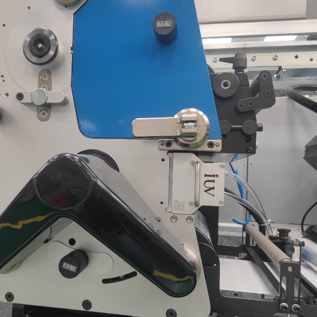 El futuro de la impresión flexográfica curado UV, digitalización y control inteligente