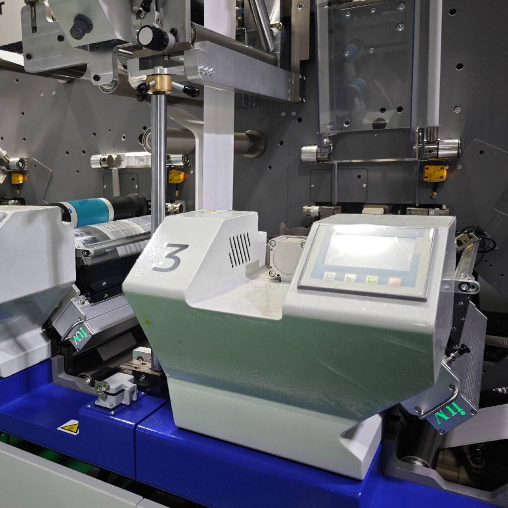 Sistema de curado UV cómo mejorar la eficiencia en la impresión de etiquetas flexográficas