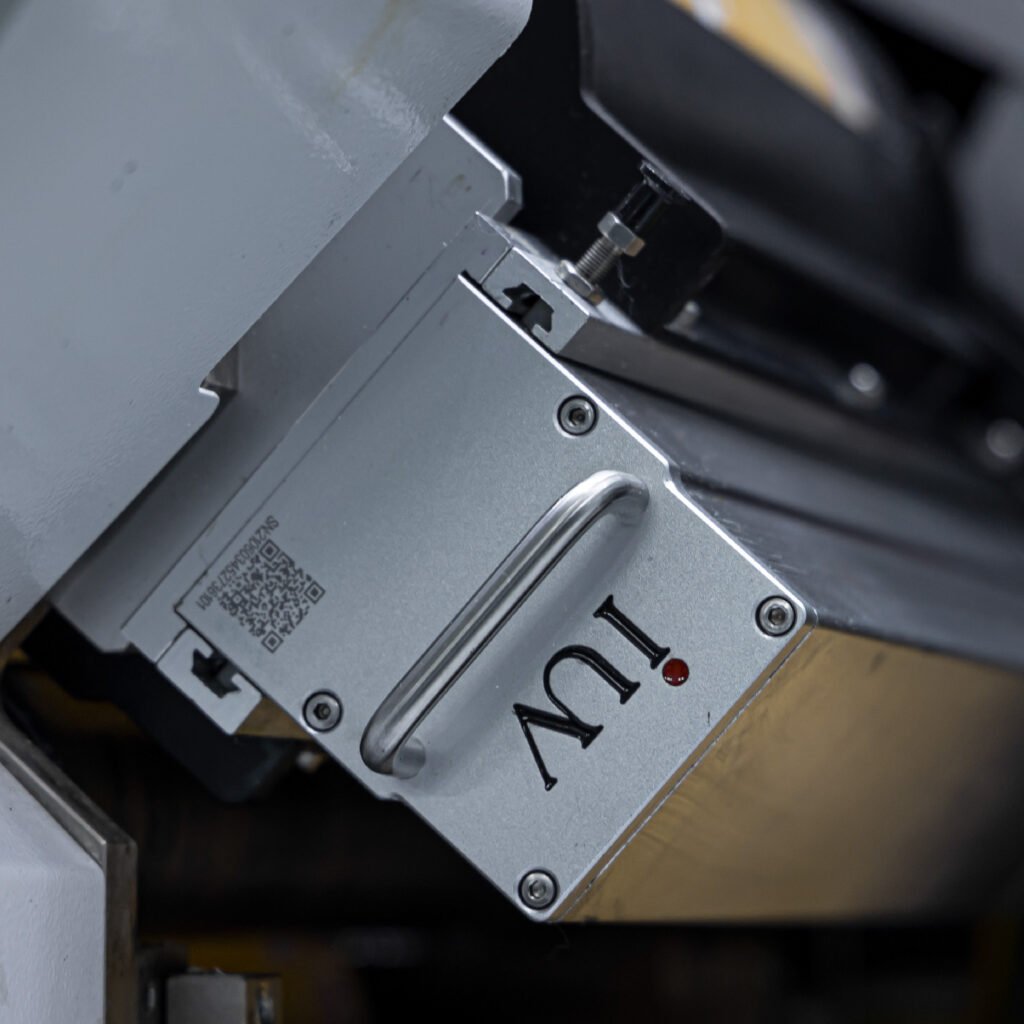 Cómo el sistema de curado LED optimiza el secado de tintas en impresión narrow web