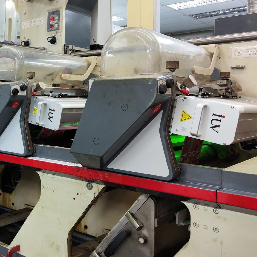 Cómo elegir el sistema de curado LED ideal para prensas de banda estrecha