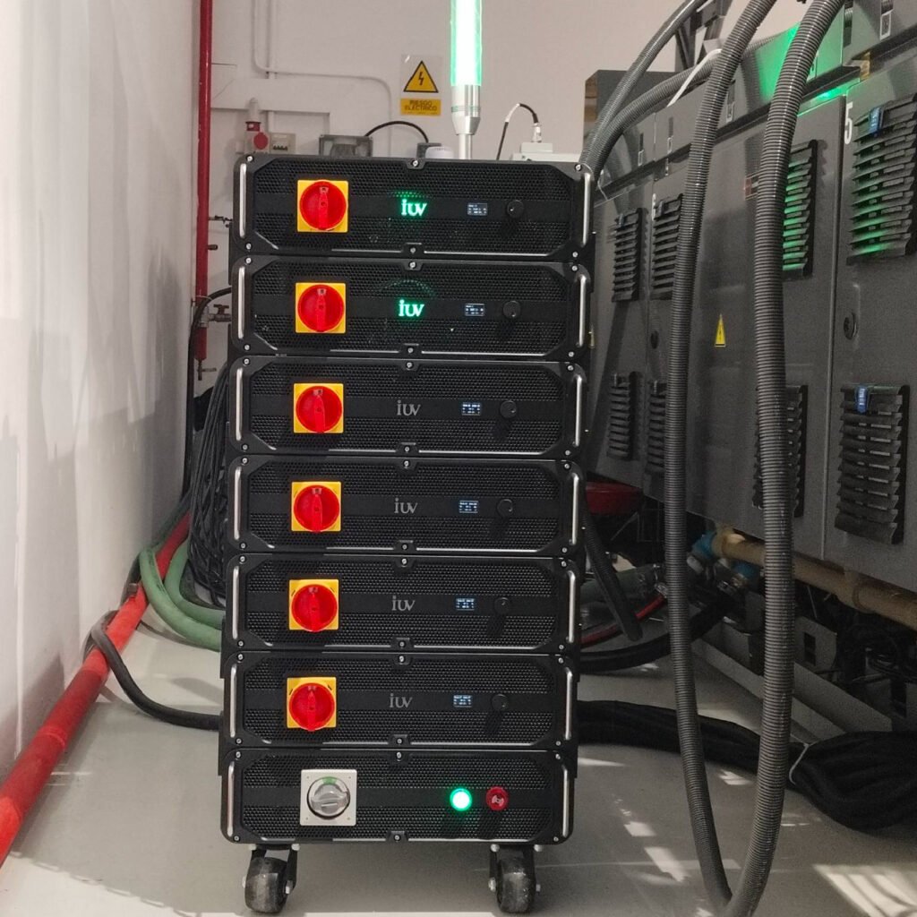 Cómo la automatización UV reduce errores y aumenta la consistencia del color en impresión flexográfica