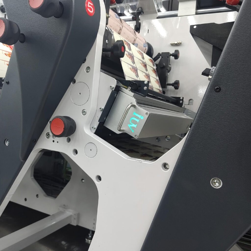 El futuro del curado LED en la impresión de banda estrecha y etiquetas digitales