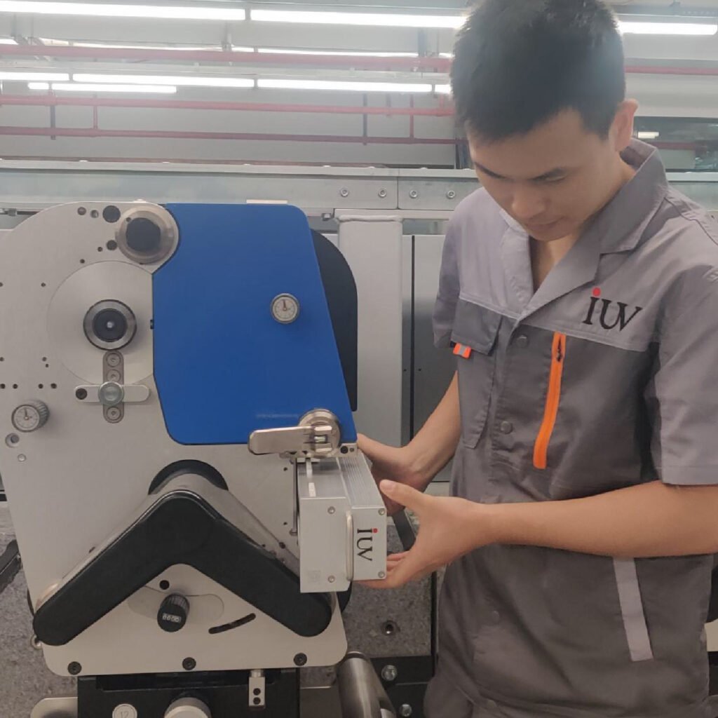 Integración del curado LED de alta intensidad en líneas de producción flexográfica automatizadas