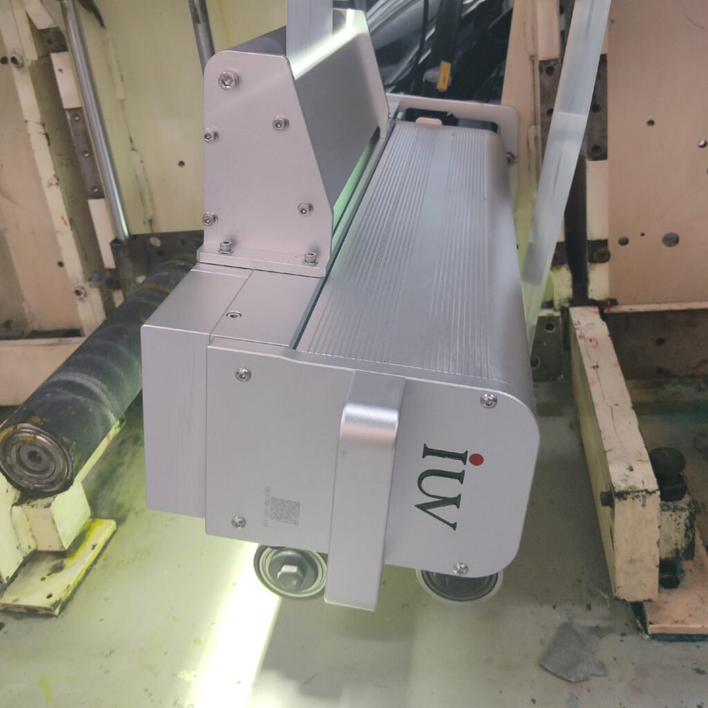 Integración del curado UV LED en prensas offset ventajas para tiradas cortas y medianas