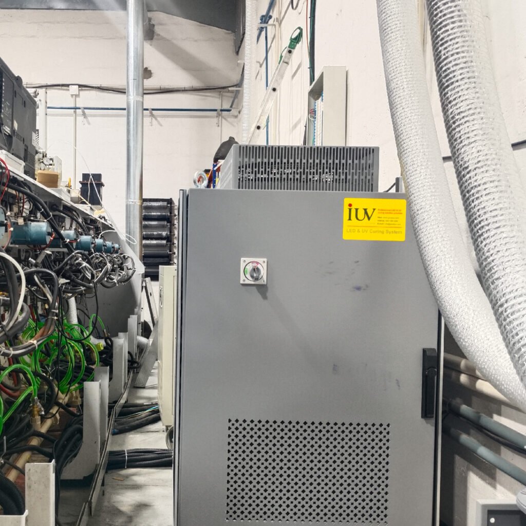 Mejoras en productividad gracias al curado UV automatizado en equipos de impresión avanzada