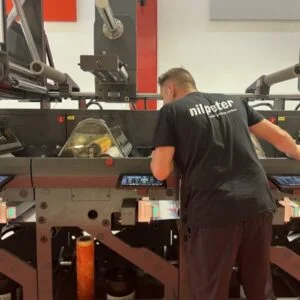 Nilpeter y su implementación del sistema de curado UV para etiquetas autoadhesivas premium