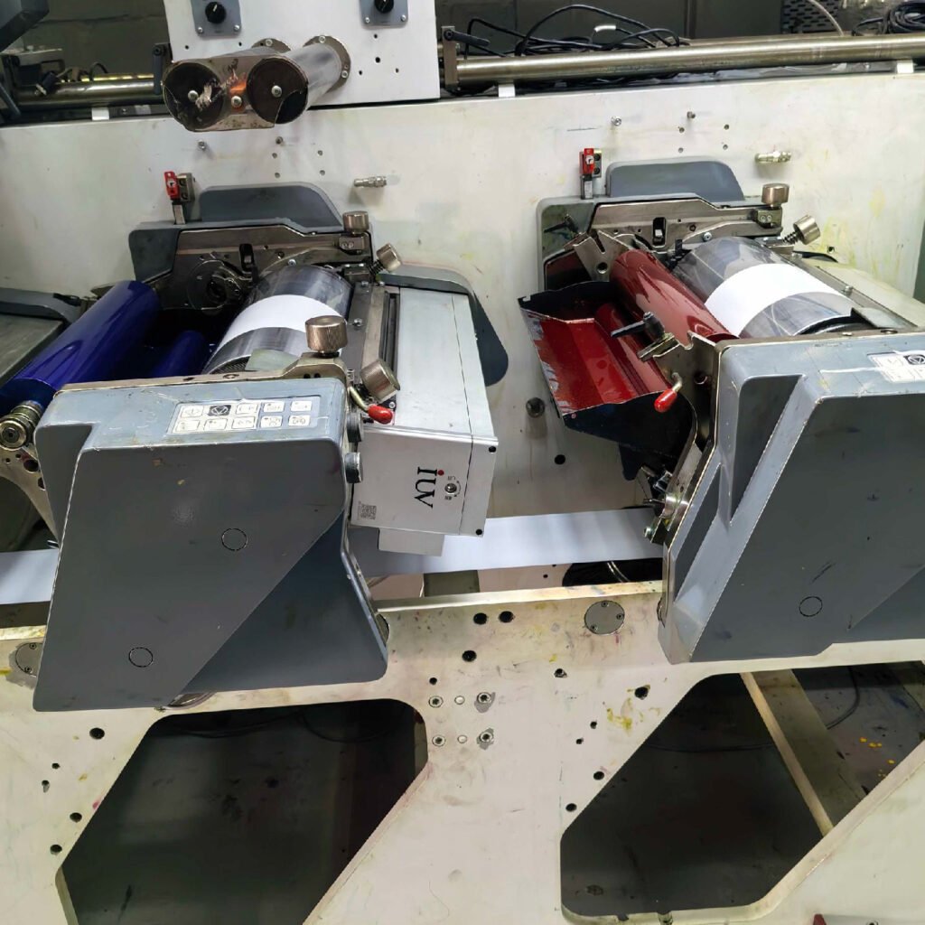 Optimización del flujo de trabajo mediante procesos UV totalmente automatizados