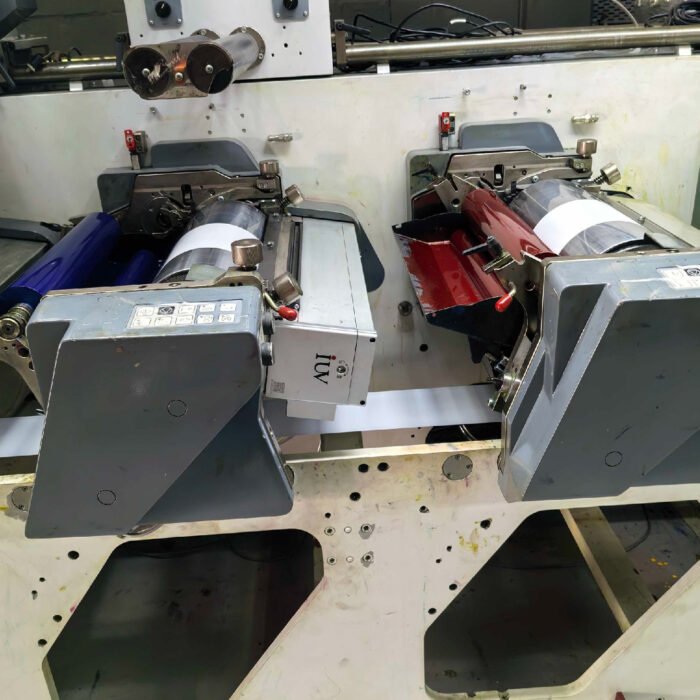 Optimización del flujo de trabajo mediante procesos UV totalmente automatizados