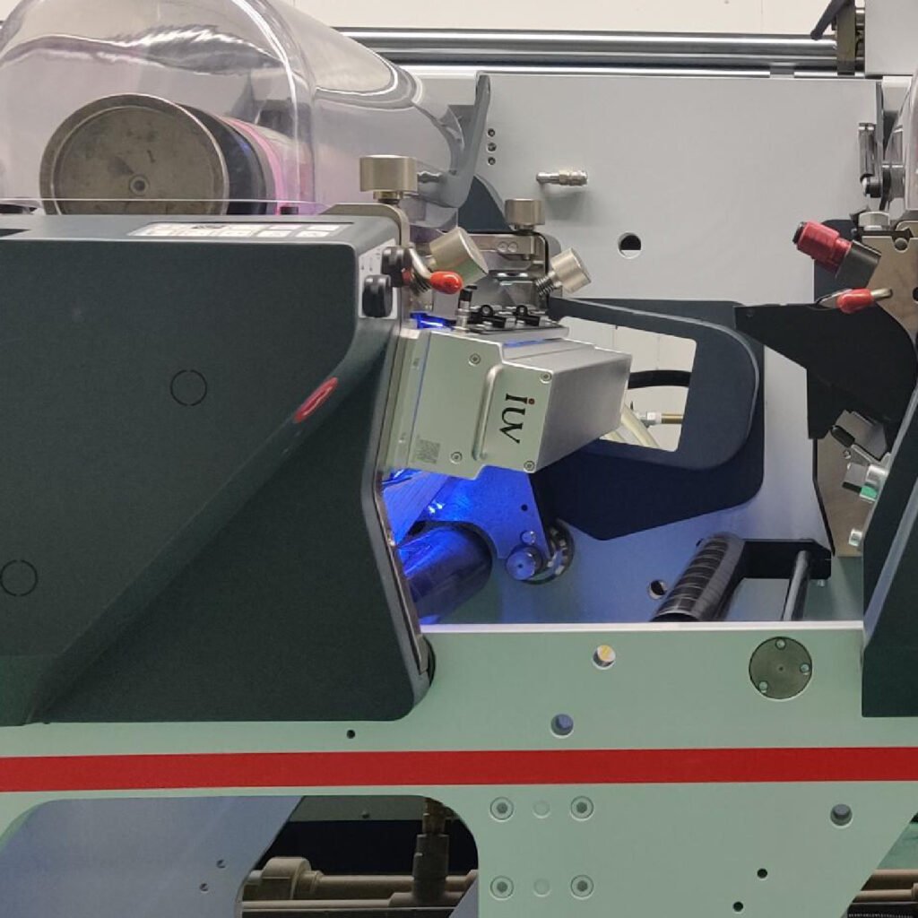 Optimización del secado de tintas en impresión flexográfica mediante sistemas de curado UV LED de última generación