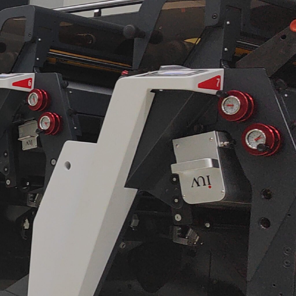 Sistema de curado UV LED innovación clave en la impresión de etiquetas autoadhesivas