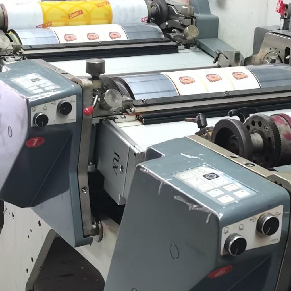 Tendencias en automatización UV para impresión de etiquetas premium