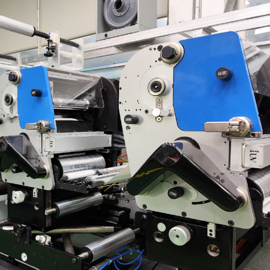 Análisis de procesos curado UV eficiente en impresión de etiquetas de alta velocidad