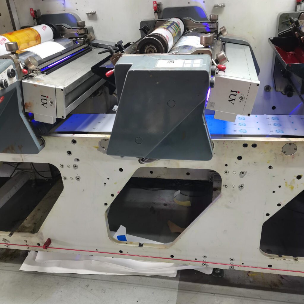 Integración de soluciones de curado UV LED en líneas de producción flexográficas existentes