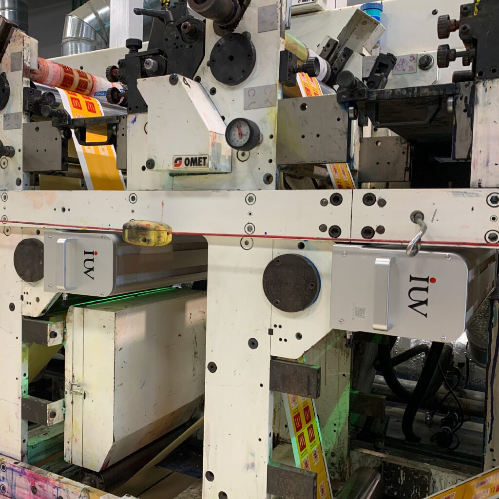 Review comparativo sistemas de curado UV LED para prensas flexográficas modernas