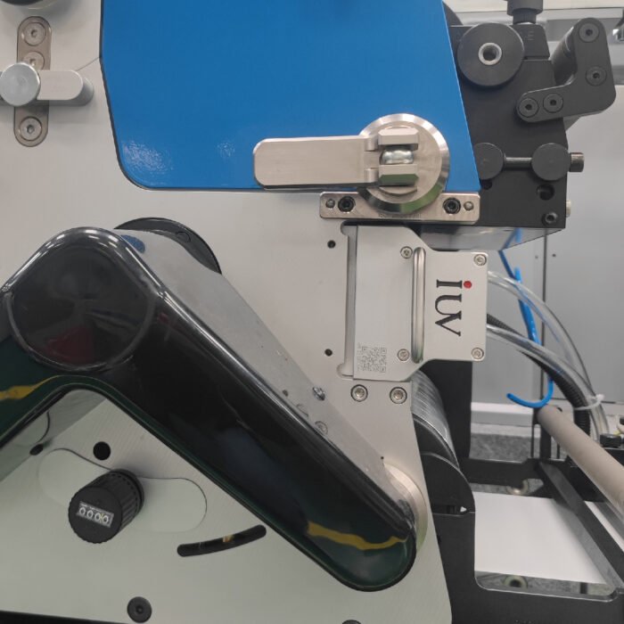 Ventajas del curado LED UV en prensas flexográficas de banda estrecha para tiradas cortas y variables