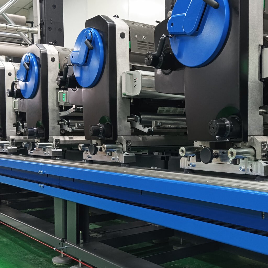 Análisis técnico del curado UV en impresión de etiquetas para altas exigencias industriales