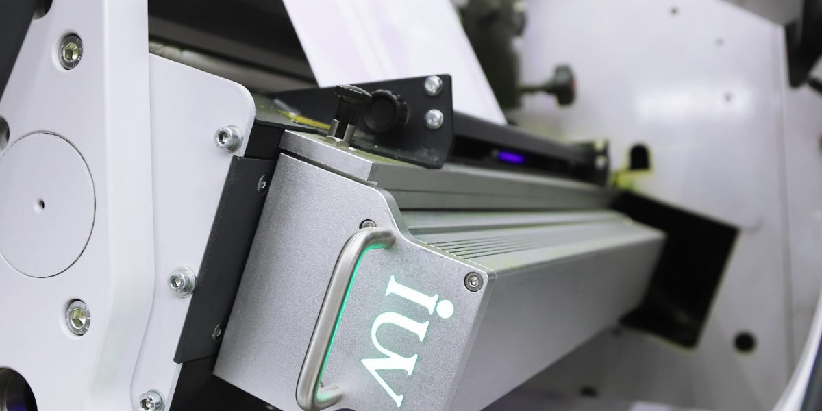 Actualización a sistemas LED UV en impresión narrow web para reducir tiempos de arranque y paradas de máquina