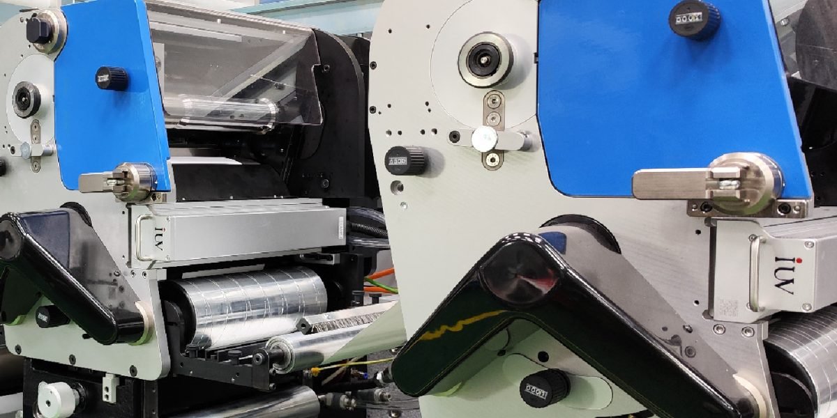 Análisis de procesos curado UV eficiente en impresión de etiquetas de alta velocidad