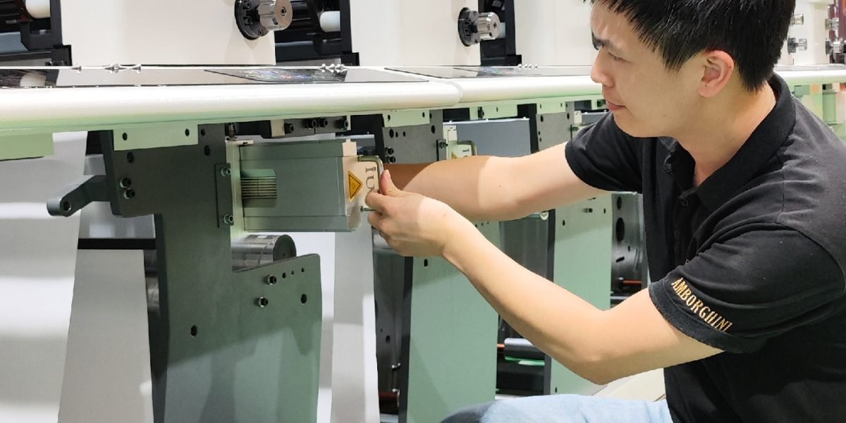 Beneficios de los sistemas de curado UV en la impresión de tiradas cortas y personalizadas