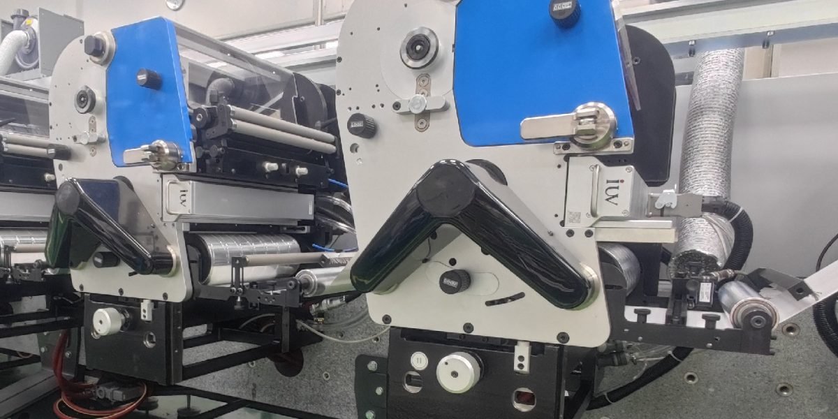 Cómo el curado UV revoluciona la impresión flexográfica de alta velocidad