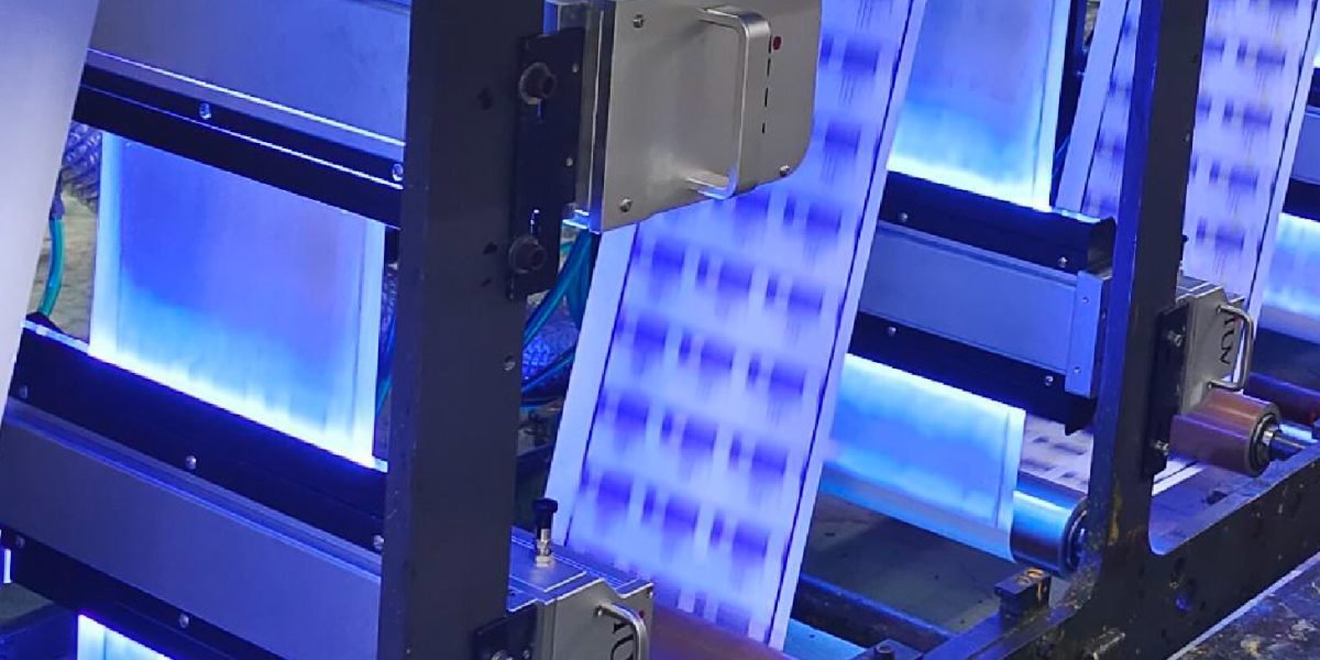 Cómo el sistema de curado LED mejora la adhesión de tintas en la impresión de etiquetas