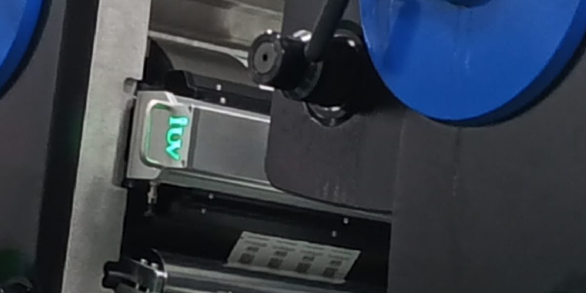 Cómo influye el curado UV LED en la consistencia de impresión en tiradas largas