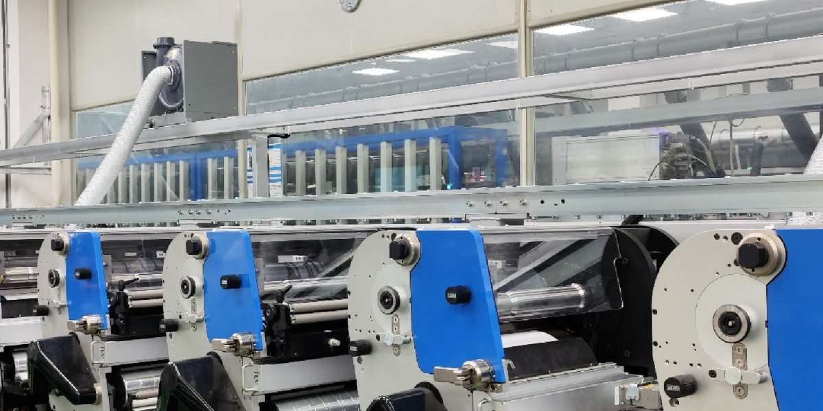 Cómo la tecnología flexográfica LED de banda estrecha transforma la producción de etiquetas premium