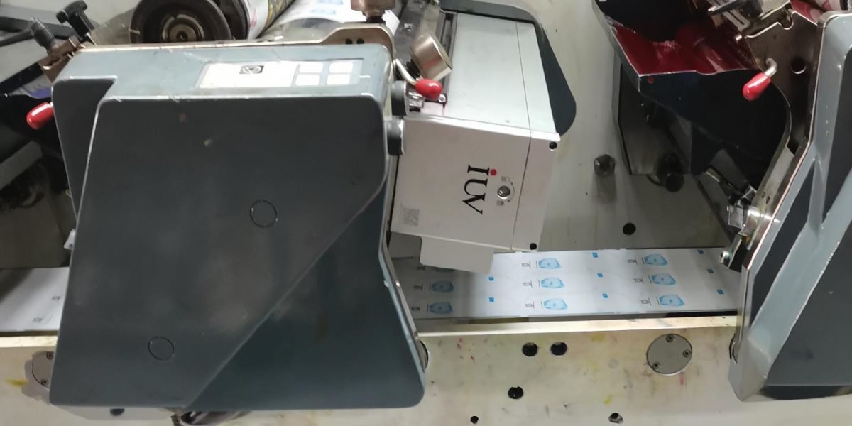 Cómo los sensores y controles automáticos mejoran el curado UV LED en flexografía