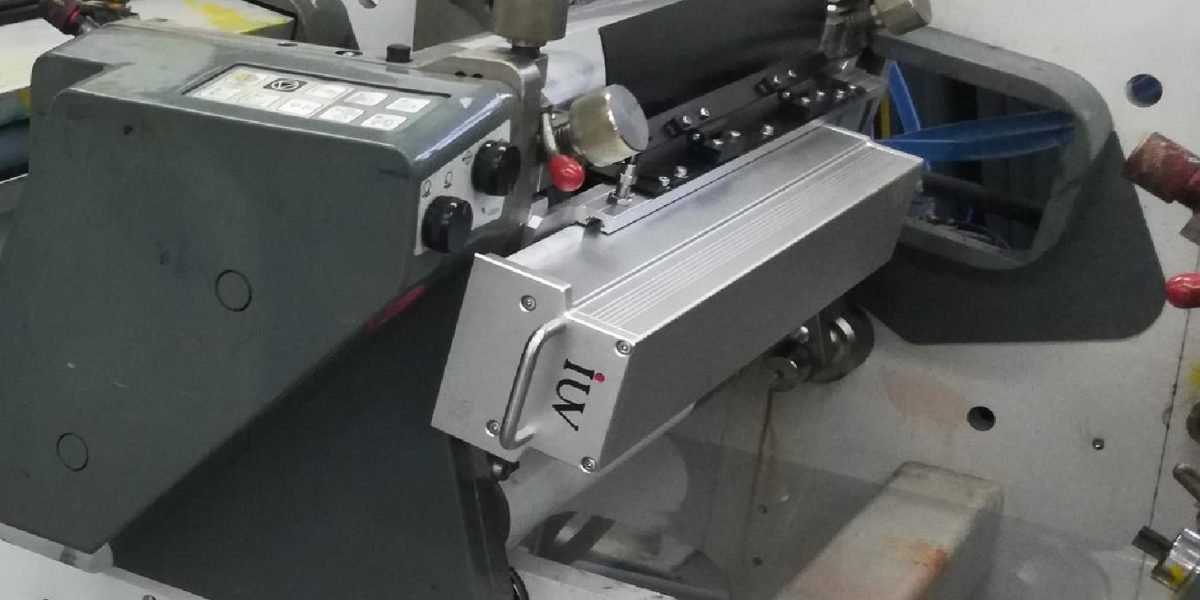 Curado UV LED en impresión narrow web máxima eficiencia en espacios reducidos