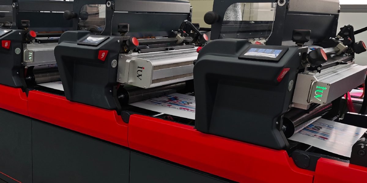 Curado UV en la impresión industrial velocidad, precisión y sostenibilidad