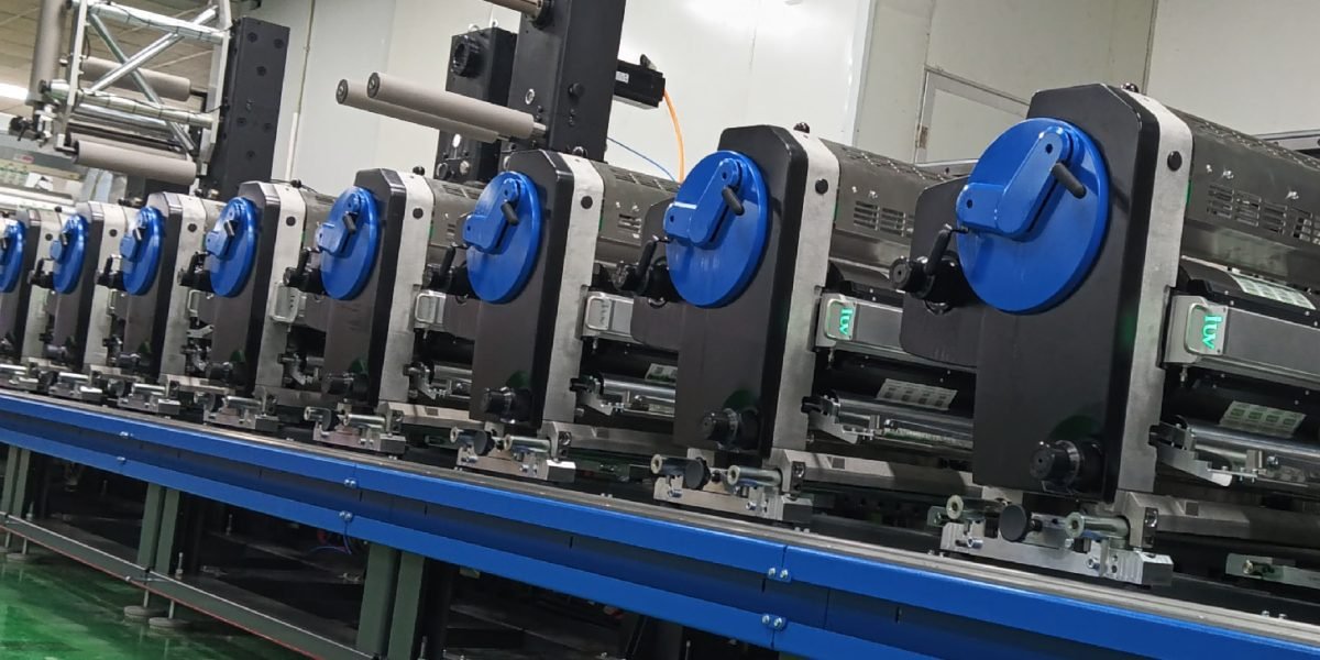 Guía de integración Cómo instalar sistemas de curado LED UV en prensas de etiquetas rotativas de banda estrecha