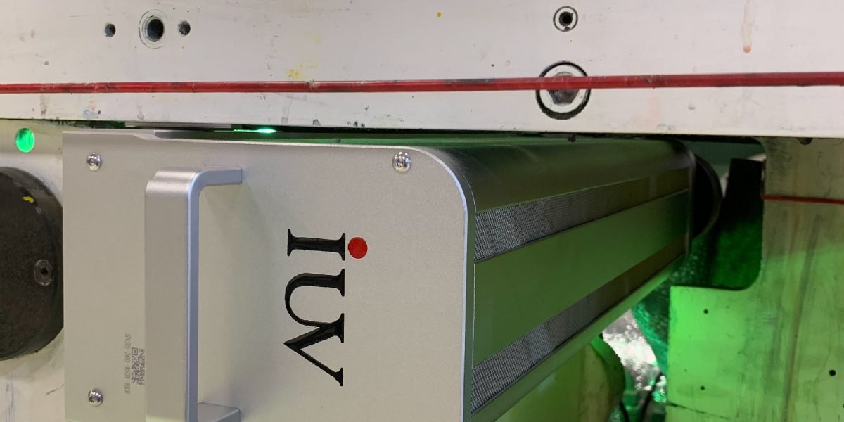 Guía técnica para minimizar el sobrecurado UV en impresión de etiquetas autoadhesivas