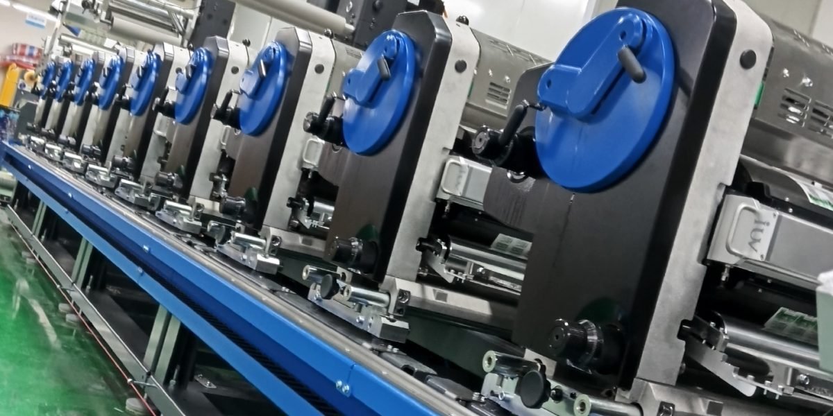 Impacto del curado UV LED en la resistencia al rayado de etiquetas impresas