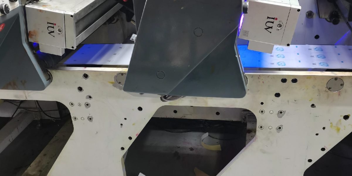 Integración de soluciones de curado UV LED en líneas de producción flexográficas existentes