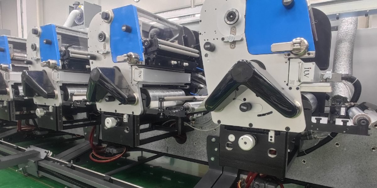 Integración de tintas UV LED en líneas flexográficas modernas de banda estrecha desafíos y soluciones