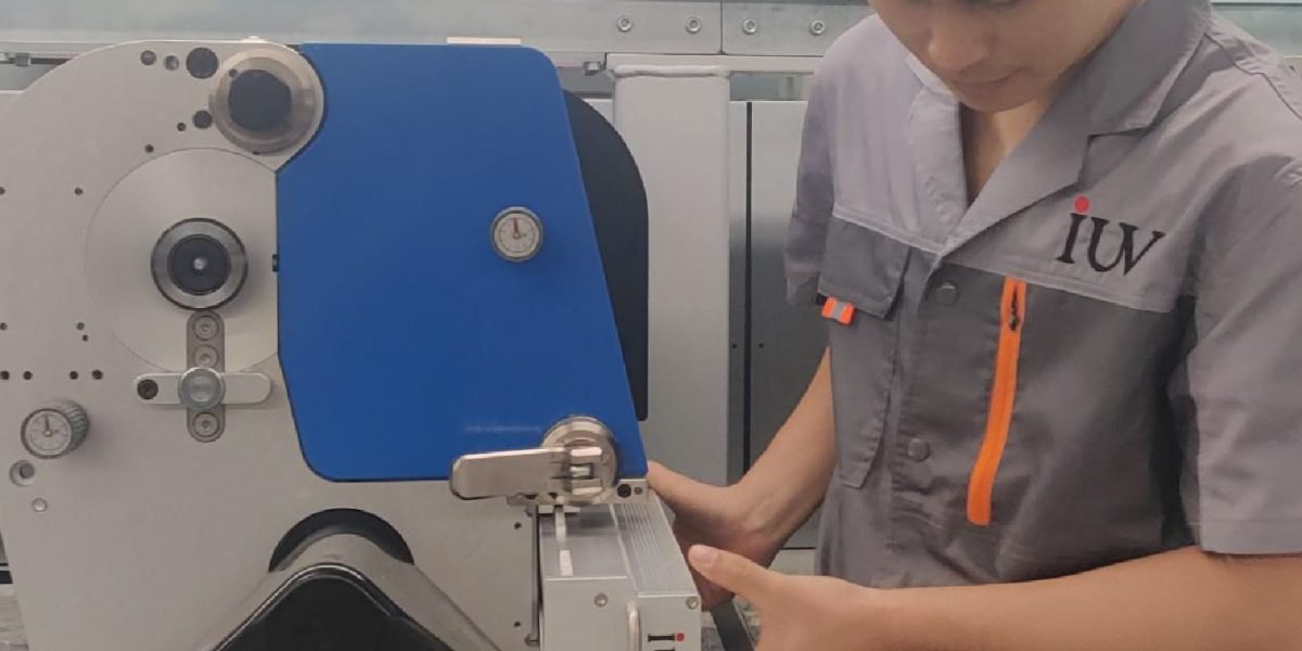 Integración del curado LED de alta intensidad en líneas de producción flexográfica automatizadas