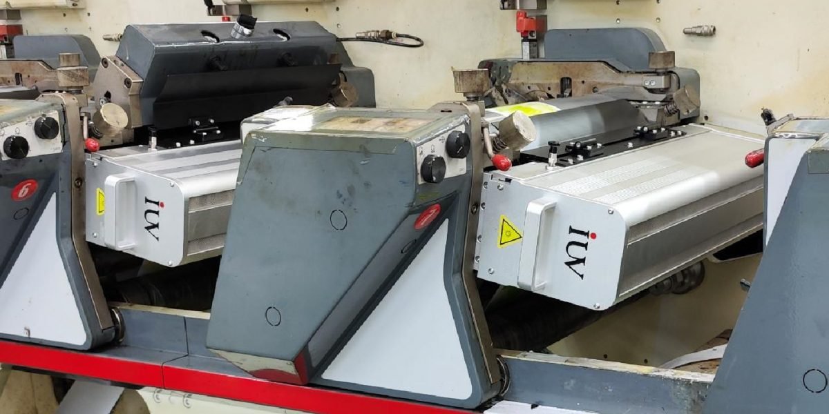 Optimización del color y brillo en etiquetas mediante sistemas de curado UV avanzados