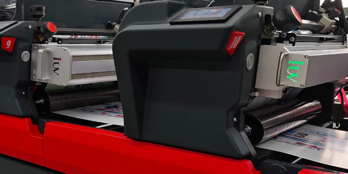 Optimización del color y brillo en impresión offset con curado UV avanzado