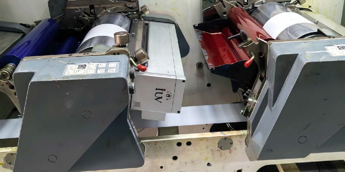 Optimización del flujo de trabajo mediante procesos UV totalmente automatizados