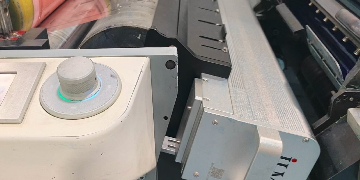 Plataformas UV inteligentes para lograr una calidad uniforme en impresión offset de alta velocidad