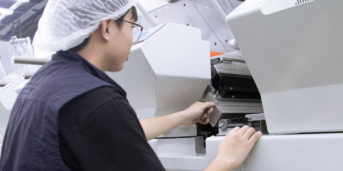 Rendimiento de tintas UV LED en aplicaciones de impresión industrial de alta velocidad