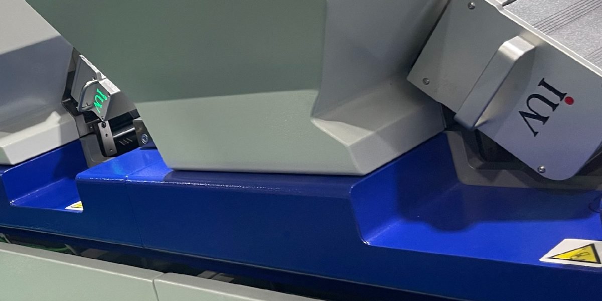 Sistema de curado UV en etiquetas farmacéuticas rapidez de secado y cumplimiento normativo