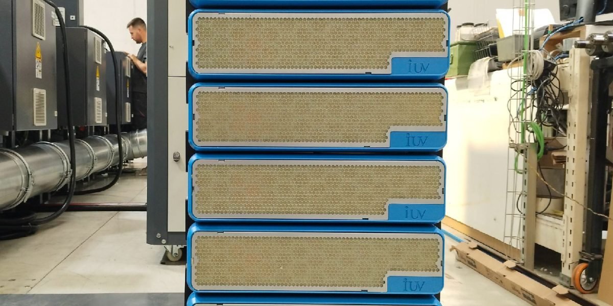 Sistemas UV LED inteligentes para optimizar las operaciones automatizadas en la producción de etiquetas