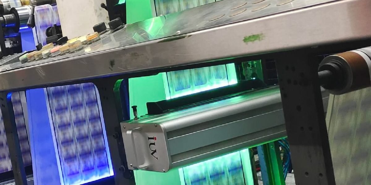 Sistemas de curado por LED en impresión flexográfica narrow web precisión y velocidad
