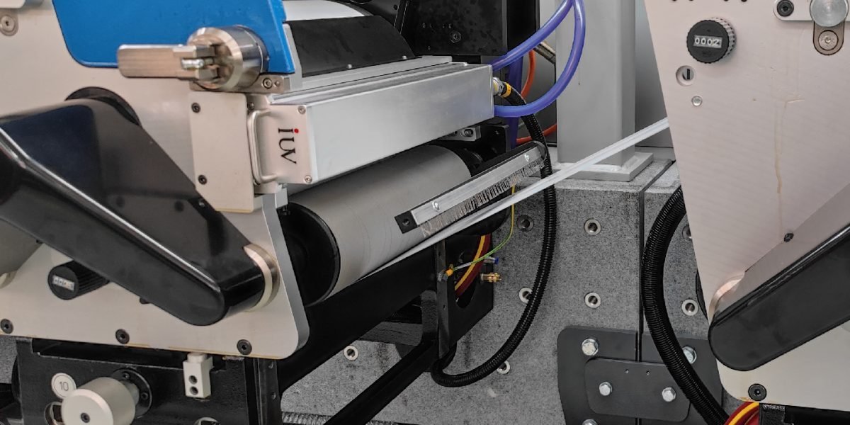 Tecnología LED UV en impresión de embalajes eficiencia energética y mayor durabilidad de las tintas