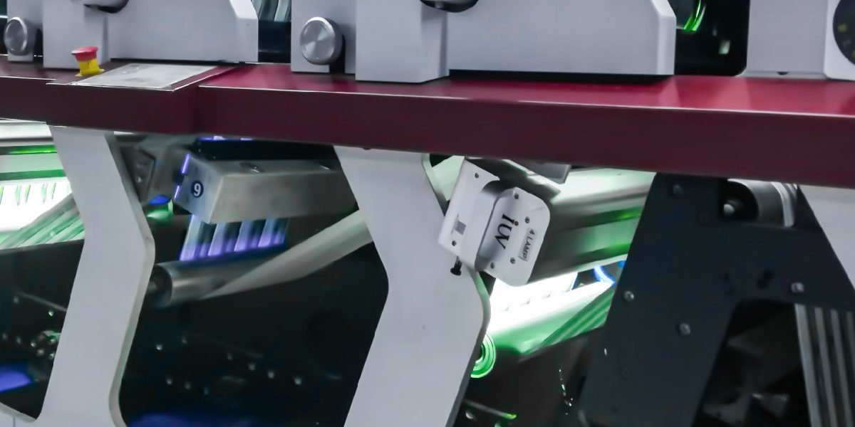 Tendencias 2025 en impresión digital de etiquetas de banda estrecha para aplicaciones industriales