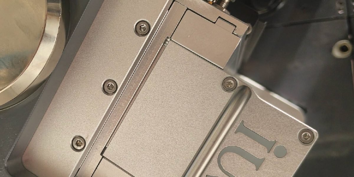 Ventajas de la automatización UV en la fabricación de etiquetas premium y embalaje flexible