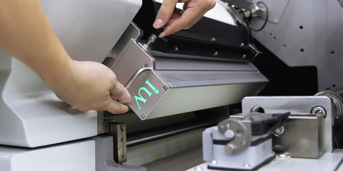 Ventajas del curado UV en la impresión flexográfica de alta precisión